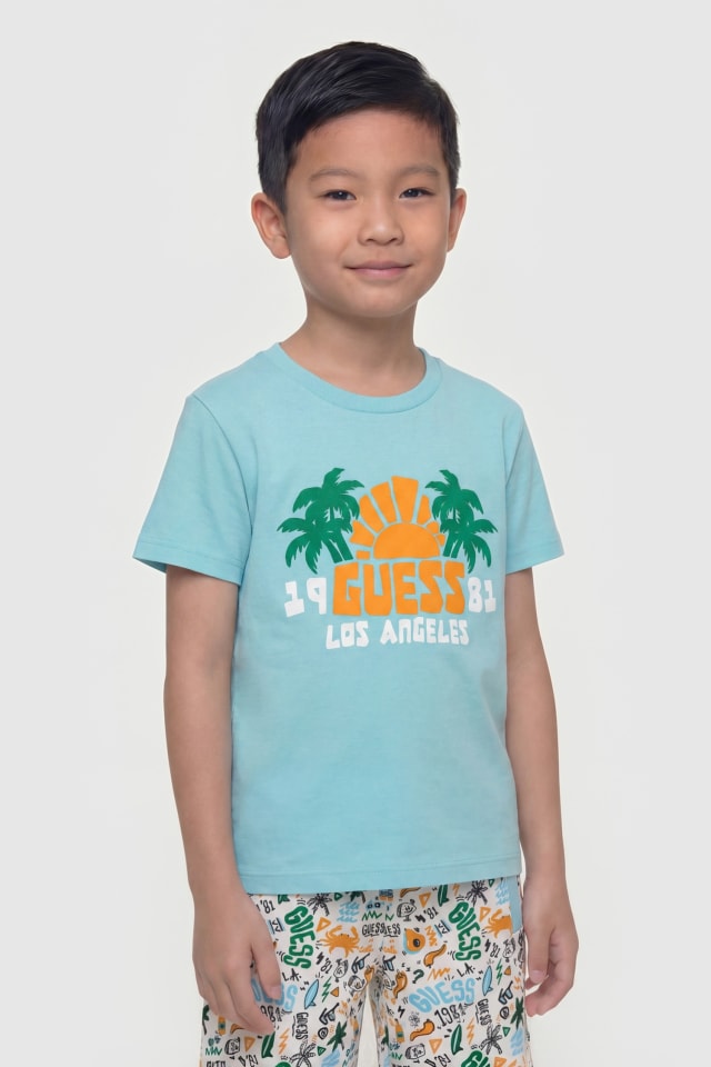 Camiseta com logo estampado