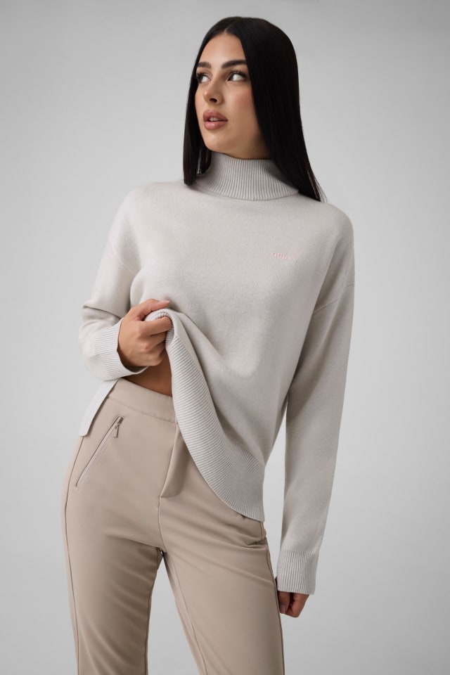 Sweter z haftowanym logo