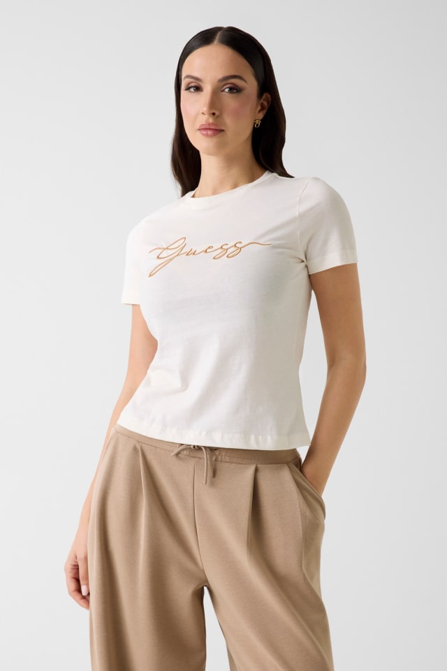 Camiseta con logo bordado