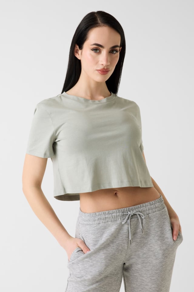 Camiseta corta y amplia