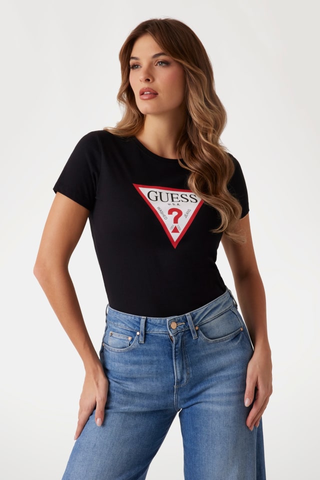 Camiseta com logo triangular