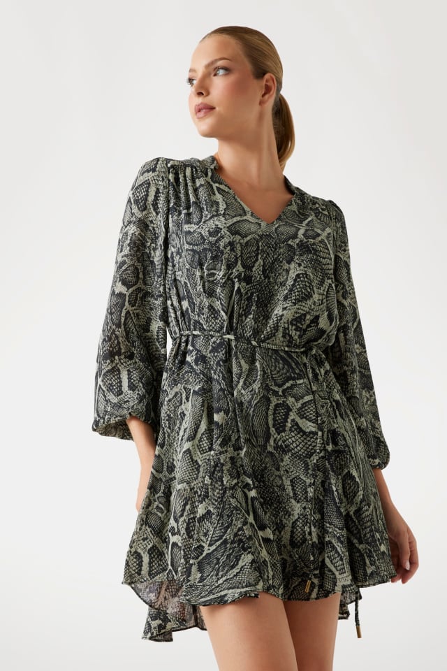 Robe fluide volant&eacute;e