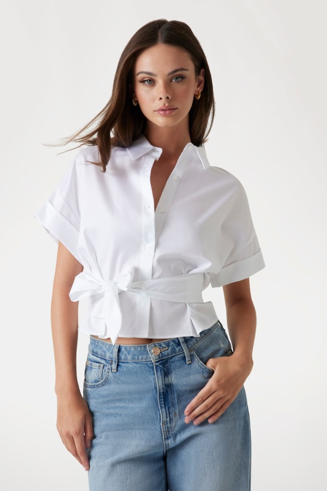 Camisa el&aacute;stica com cinto