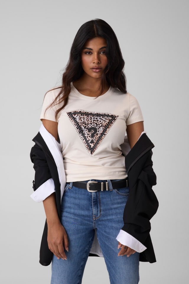 Camiseta con logo de triángulo