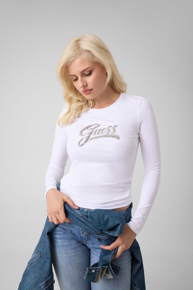 Camiseta con logo bordado
