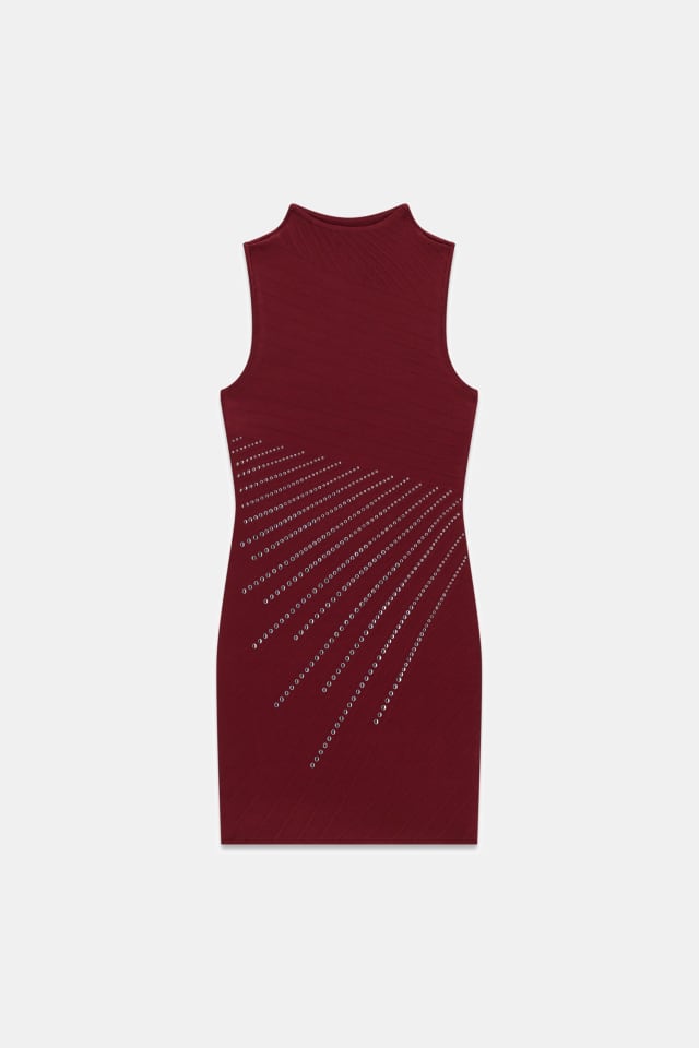 Vestido curto com tachas