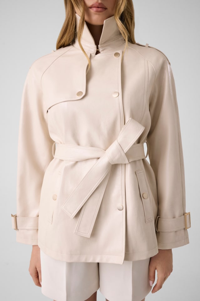 Trench coat curto de couro sintético