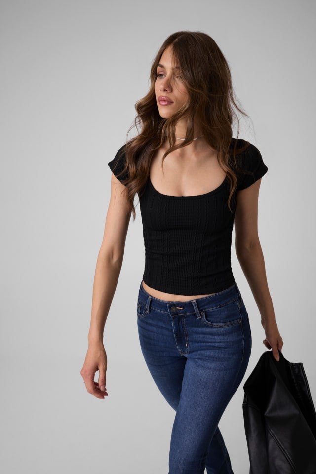 Blusa de gola redonda elástica