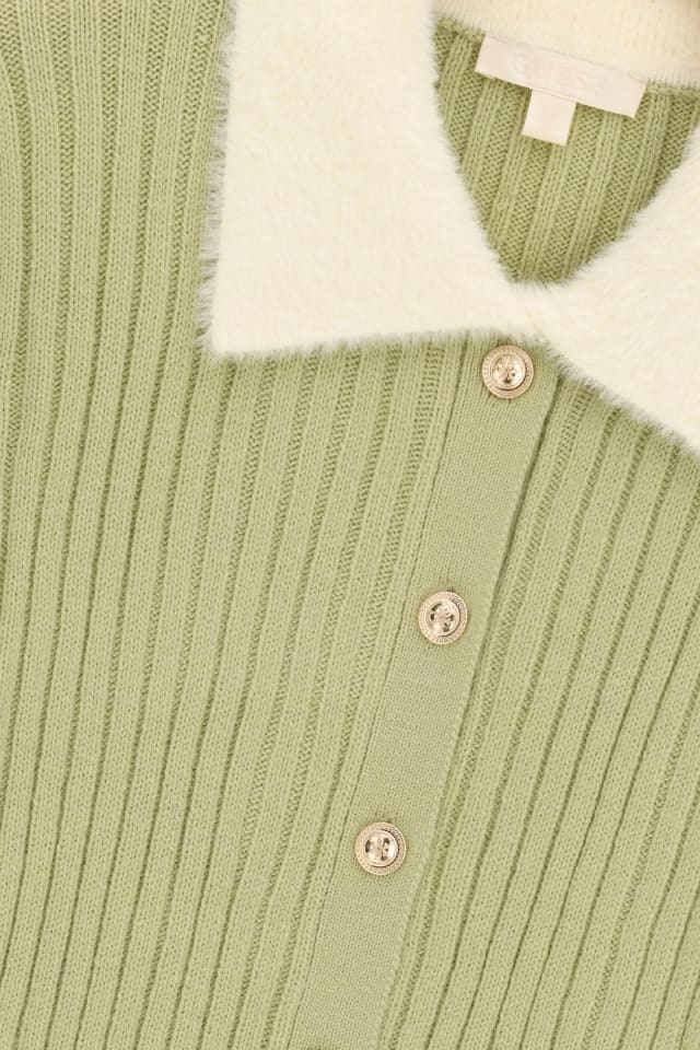 Strickjacke mit Kunstpelzkragen