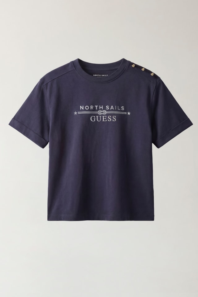 Camiseta con logo impreso