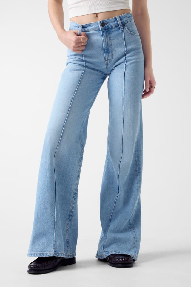 Jeans de tiro alto acampanados