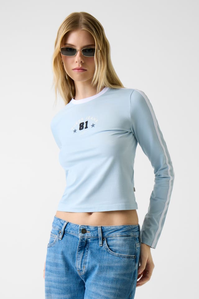 Camiseta com faixa lateral