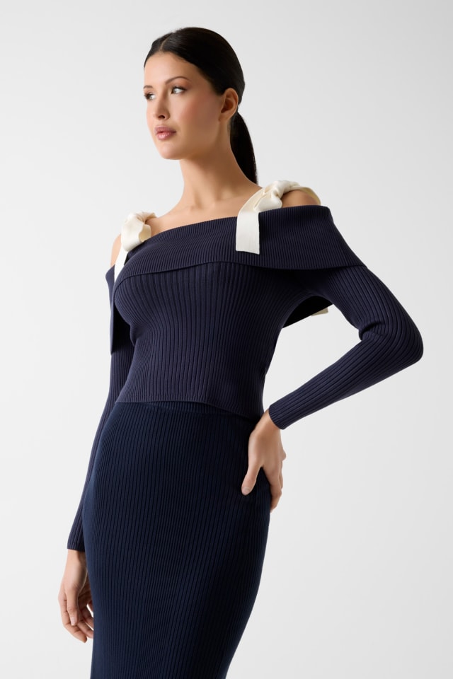 Pullover mit Schleifen an den Schultern