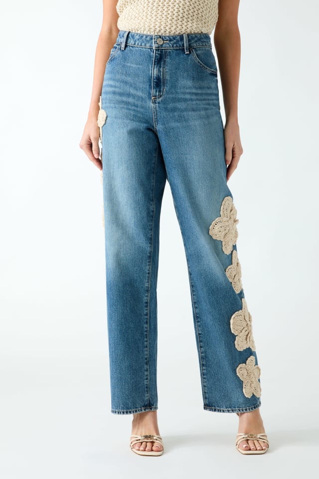 Jeans bordados com flores
