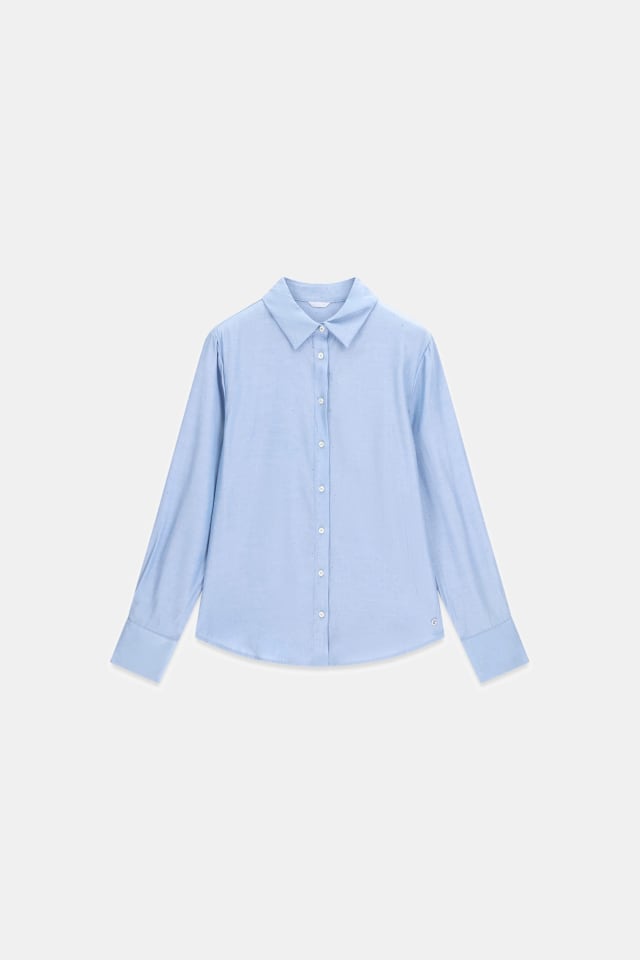 Camisa con tachuelas