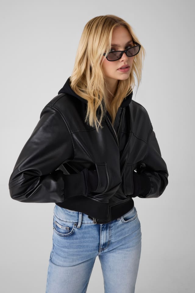 Chaqueta bomber de cuero sintético