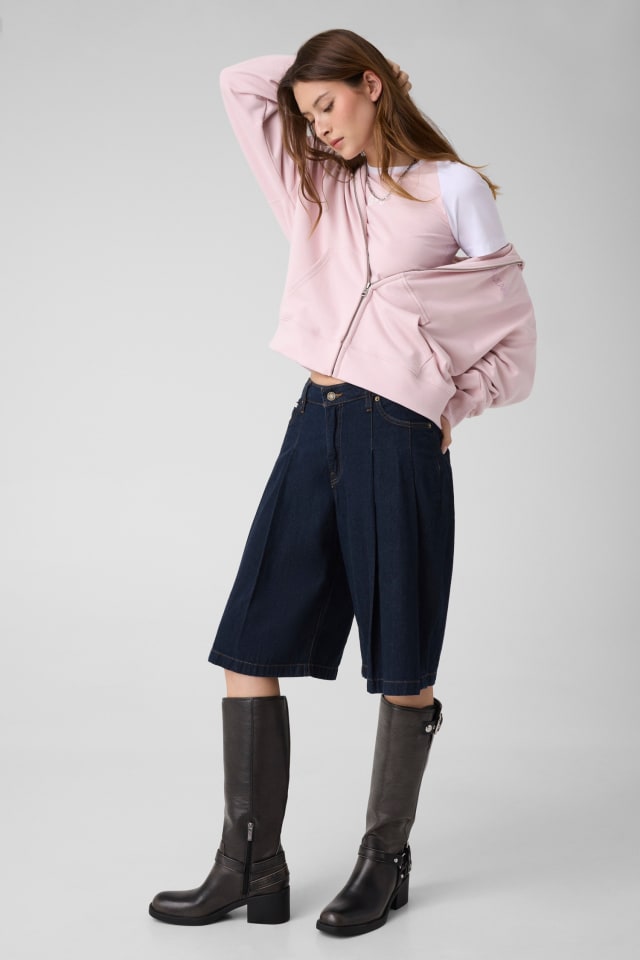 Sweatshirt mit Strasssteinen