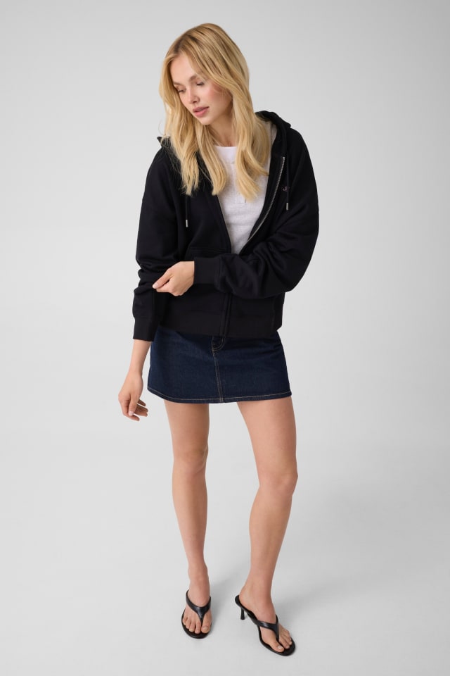 Sweatshirt mit Strasssteinen