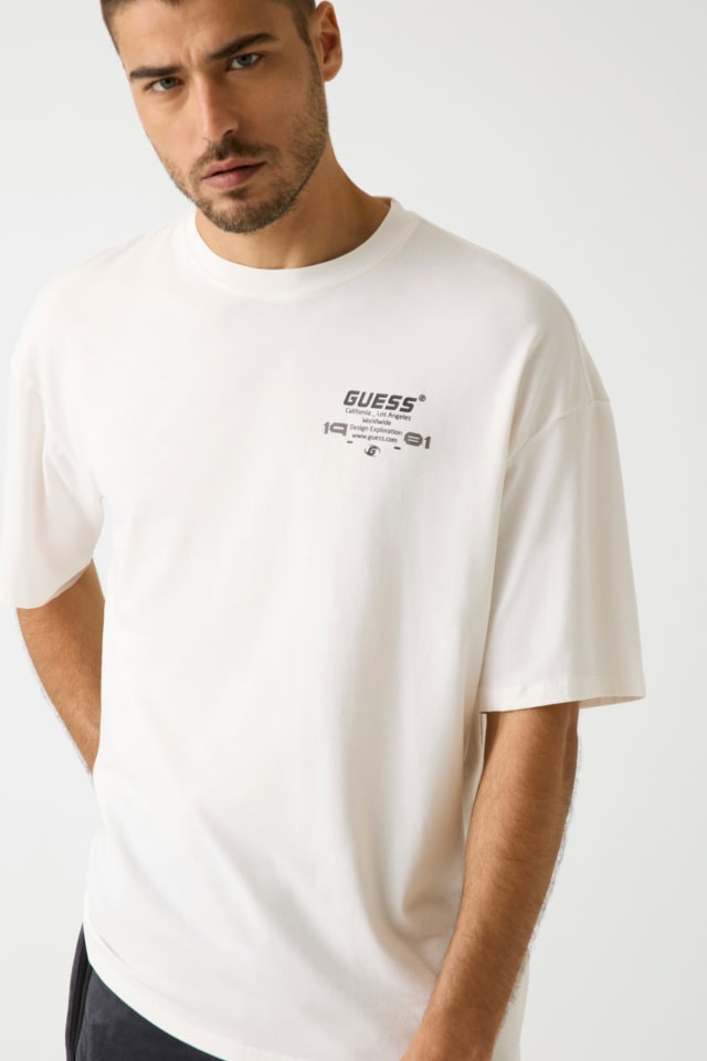 T-shirt com logo estampado