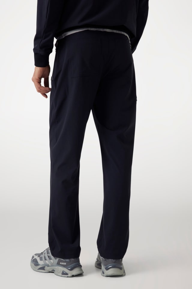 Streç yırtılmaz pantolon Erkek | GUESS® Geçmiş Koleksiyonlar