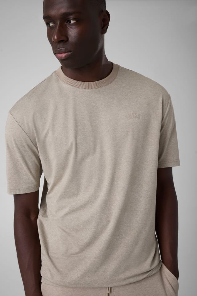 Camiseta de modelagem ampla