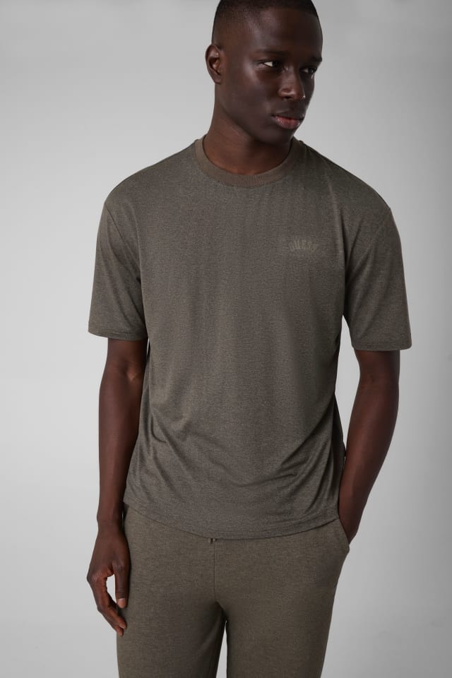 Camiseta de modelagem ampla