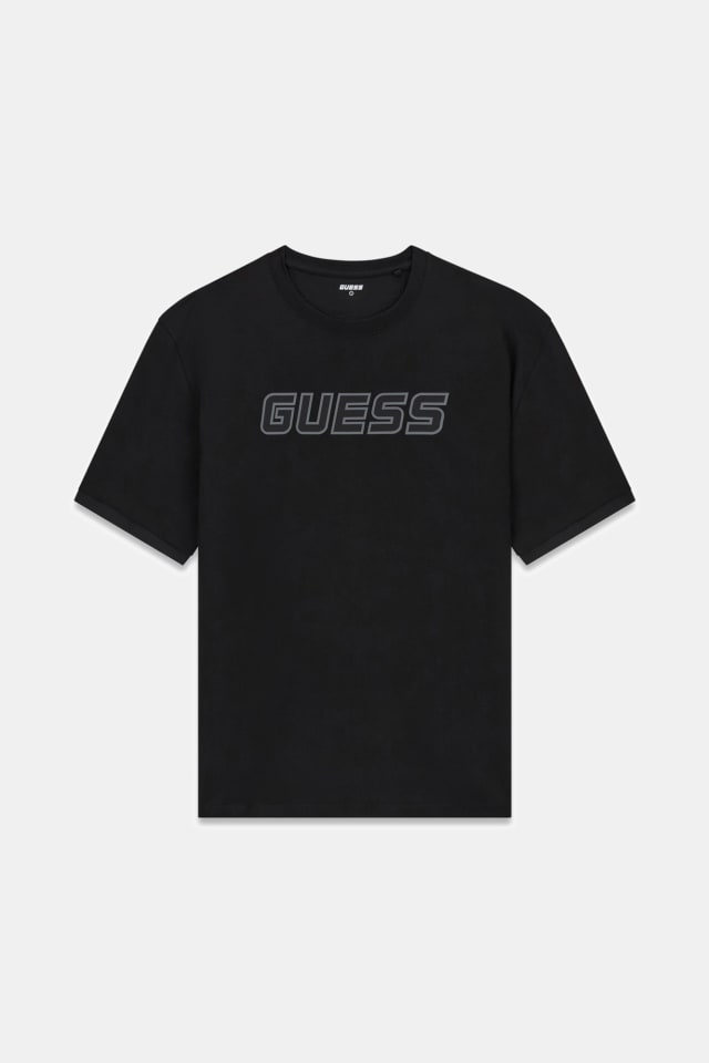 Camiseta com logotipo impresso