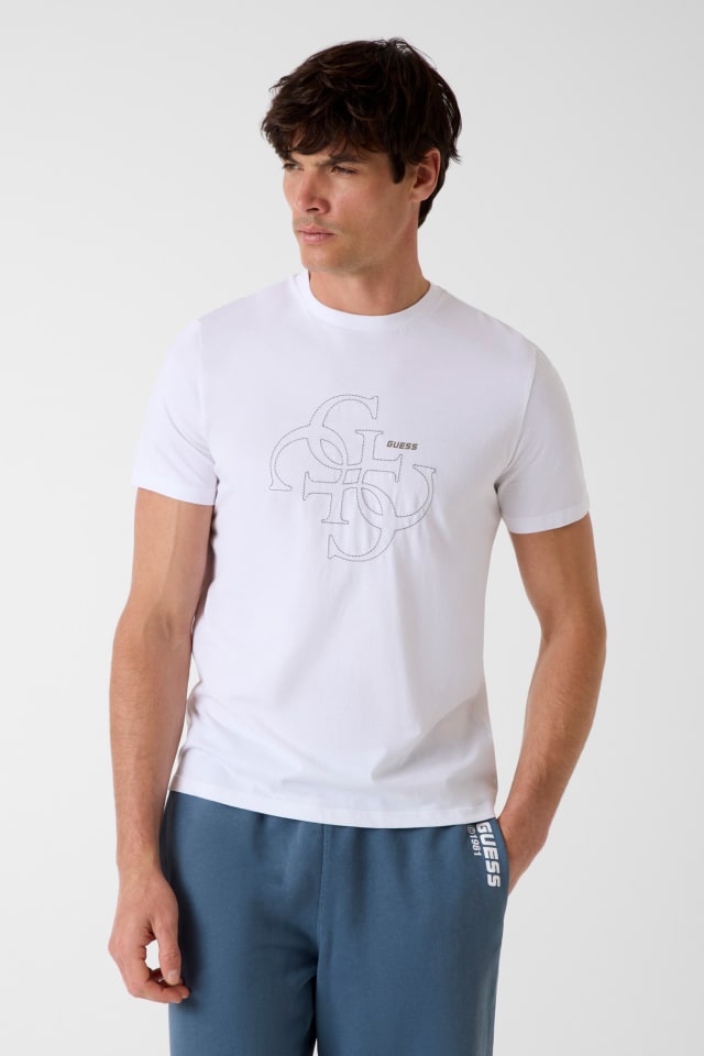 Camiseta com logo bordado