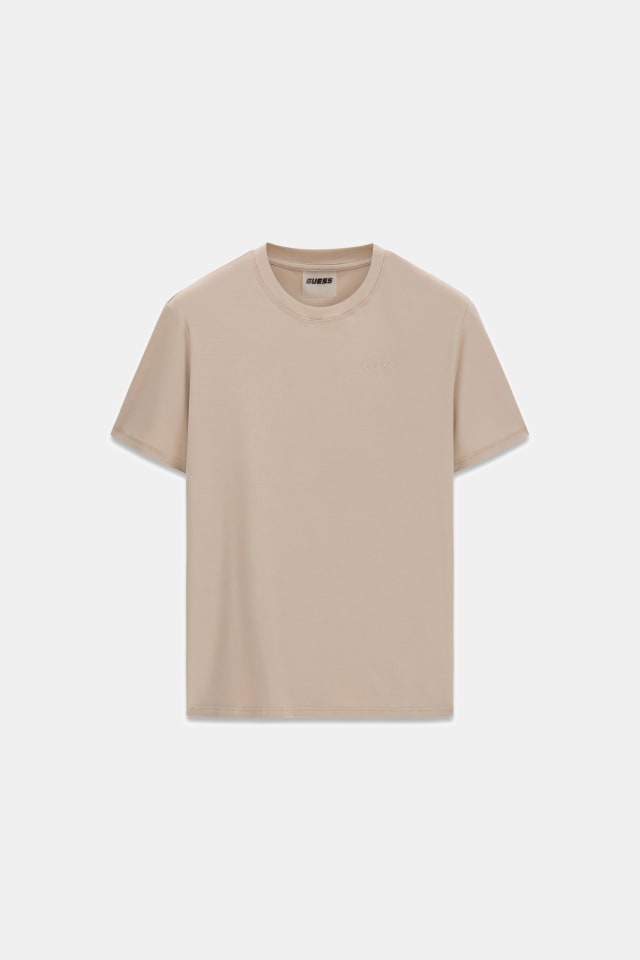 Camiseta con logo bordado