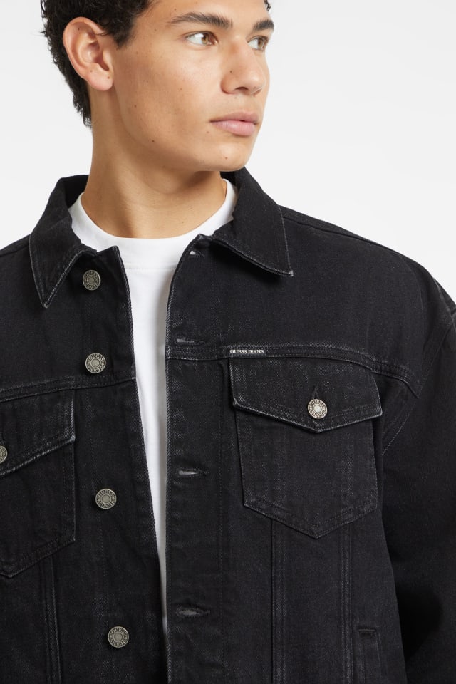 【ブラック(GJBB)】GUESS JEANS  デニムジャケット(M)Oversized Denim Jacket GUESS® Oversized Denim Trucker Jacket