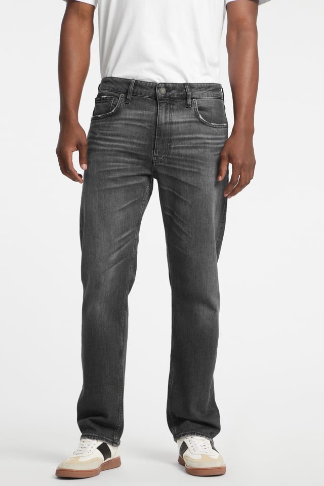 G16 Straight-Leg Jeans
