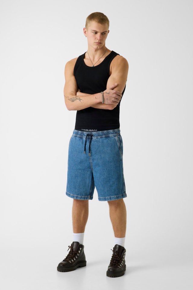 【ダークインディゴブルー(M004)】GUESS ショートパンツ (M)TAYLOR Chino Short ダークインディゴブルー(M004)】GUESS ショートパンツ (M)TAYLOR Chino