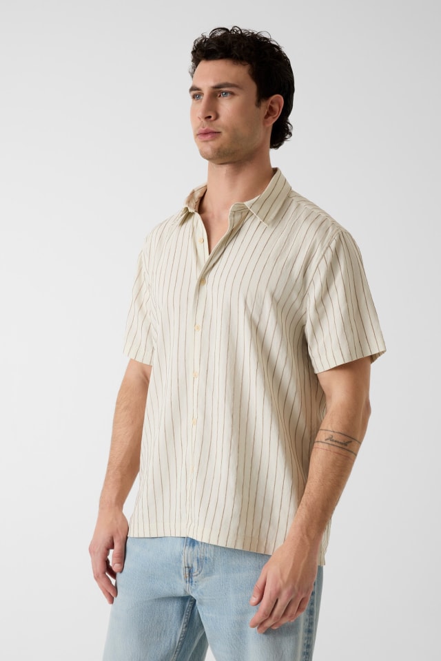 Chemise ray&eacute;e