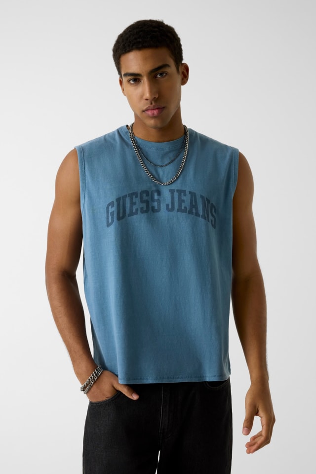 Sleeveless t-shirt