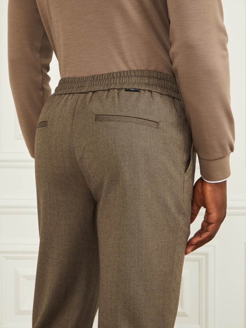 Daniel Regular Tapered Pant | GUESS