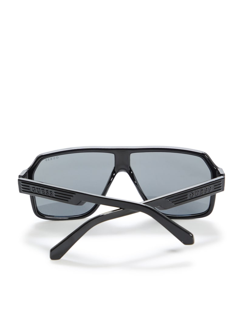 Plastic Navigator Sunglasses | GUESS Factory