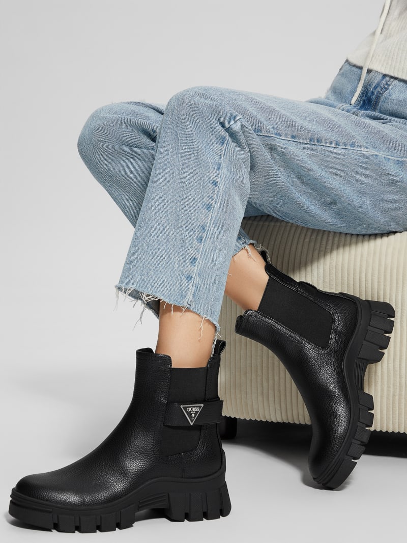 Hensly Triangle Chelsea Bootie
