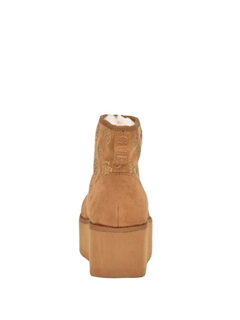 Platform trainer boots new arrivals