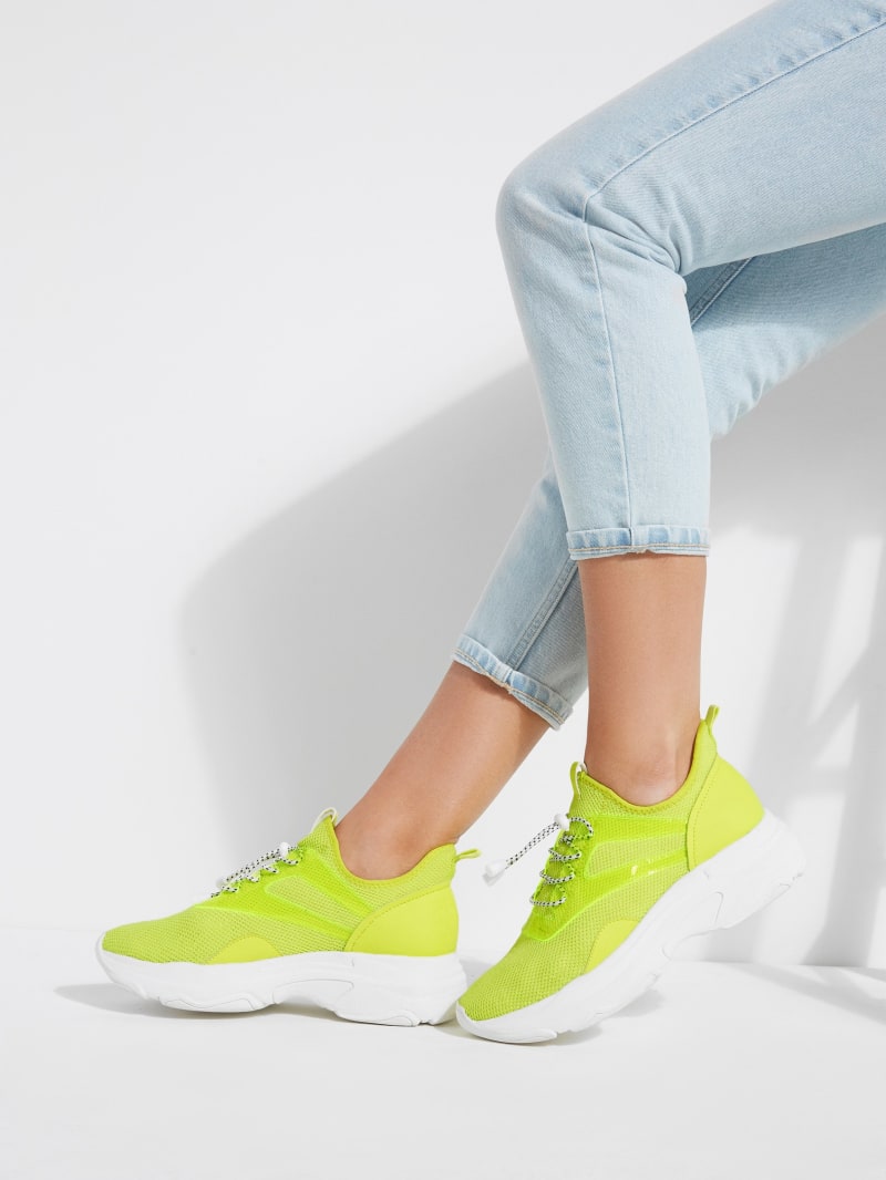 chaussure guess compensée