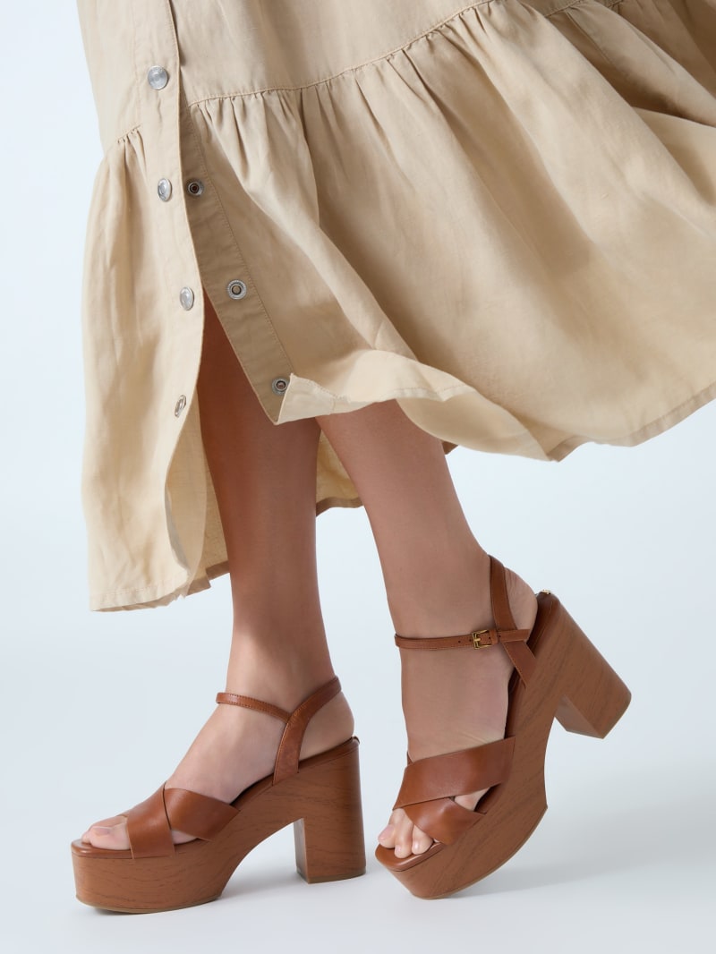 Qeelin Faux leather sandals