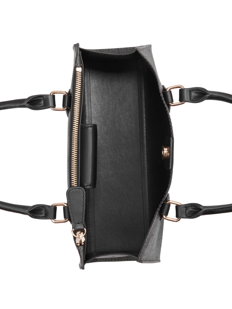 Nichole Satchel