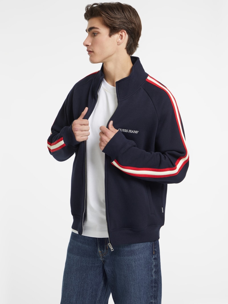 【関税込み】GUESS USA ブラック フロント レタリング トップス GUESS USAのブラック フロント レタリング トップスがセール中