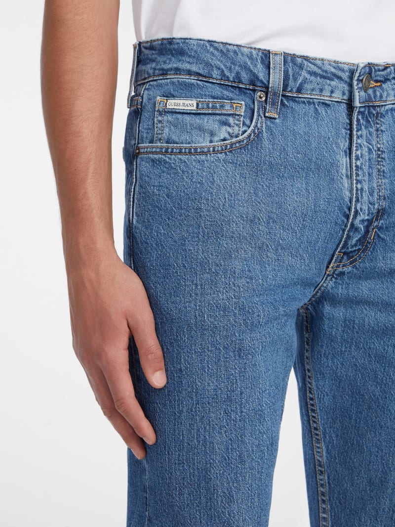 G16 Straight-Leg Jeans
