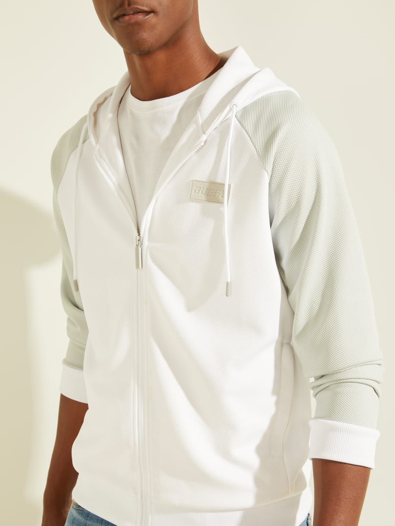 guess jeans white sweatshirt