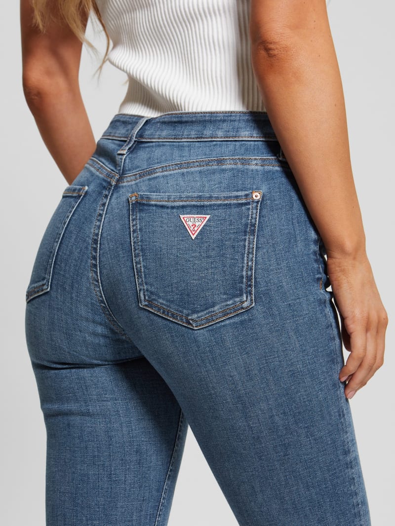  GUESS Jeans elásticos de tiro bajo para mujer, Cuesta