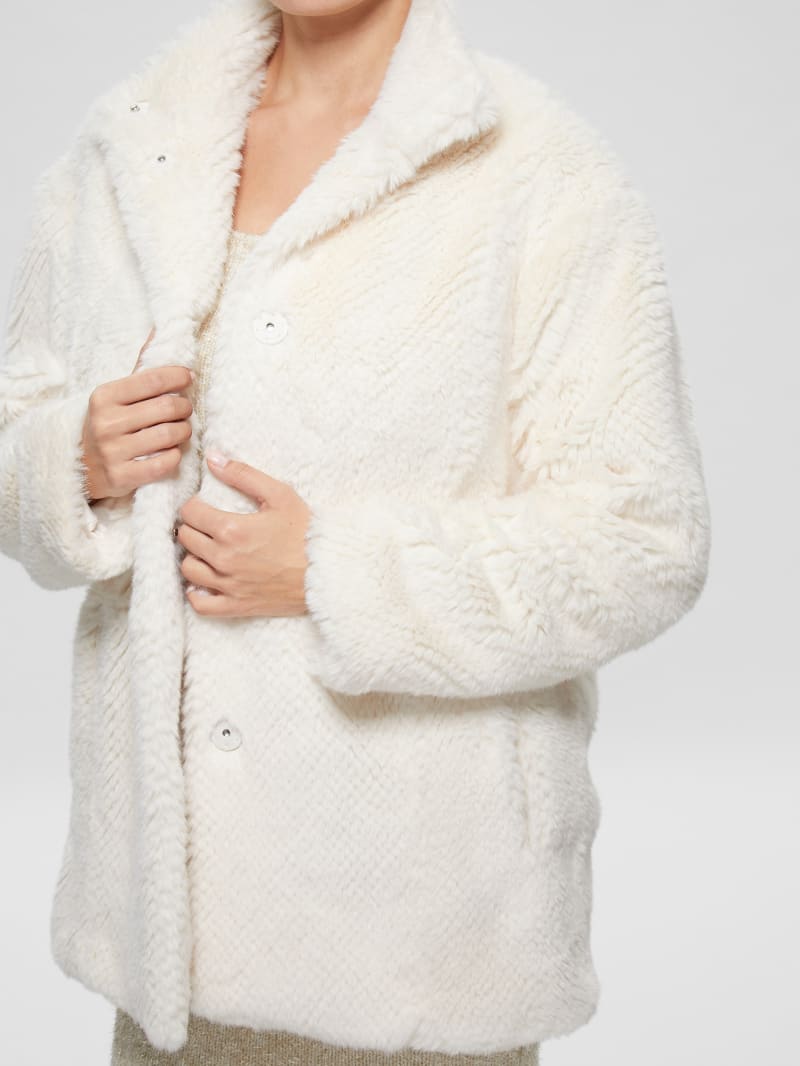 Editor's Pick: A Model-Approved White Fur Jacket for $149 – StyleCaster