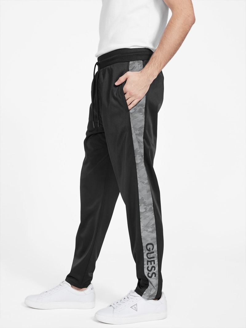 商品画像：Crescent Loose Fit Jeans | GUESS Factory 4