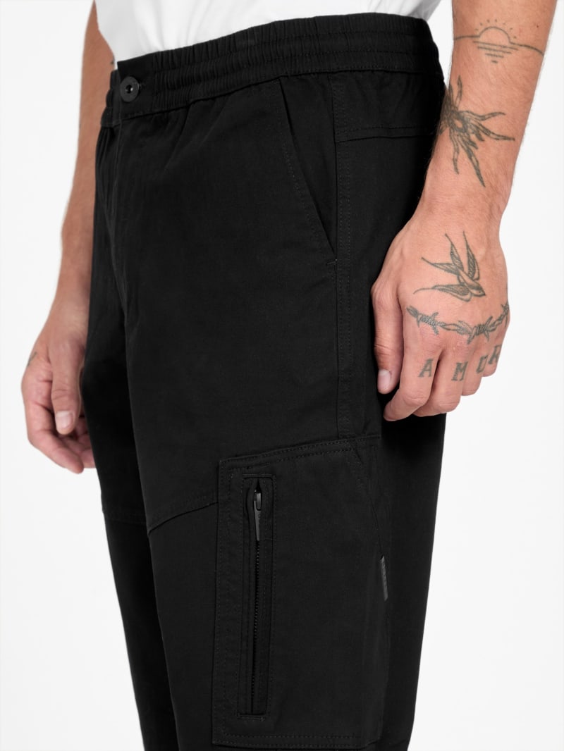 Gavin Twill Cargo Pants | GUESS Factory