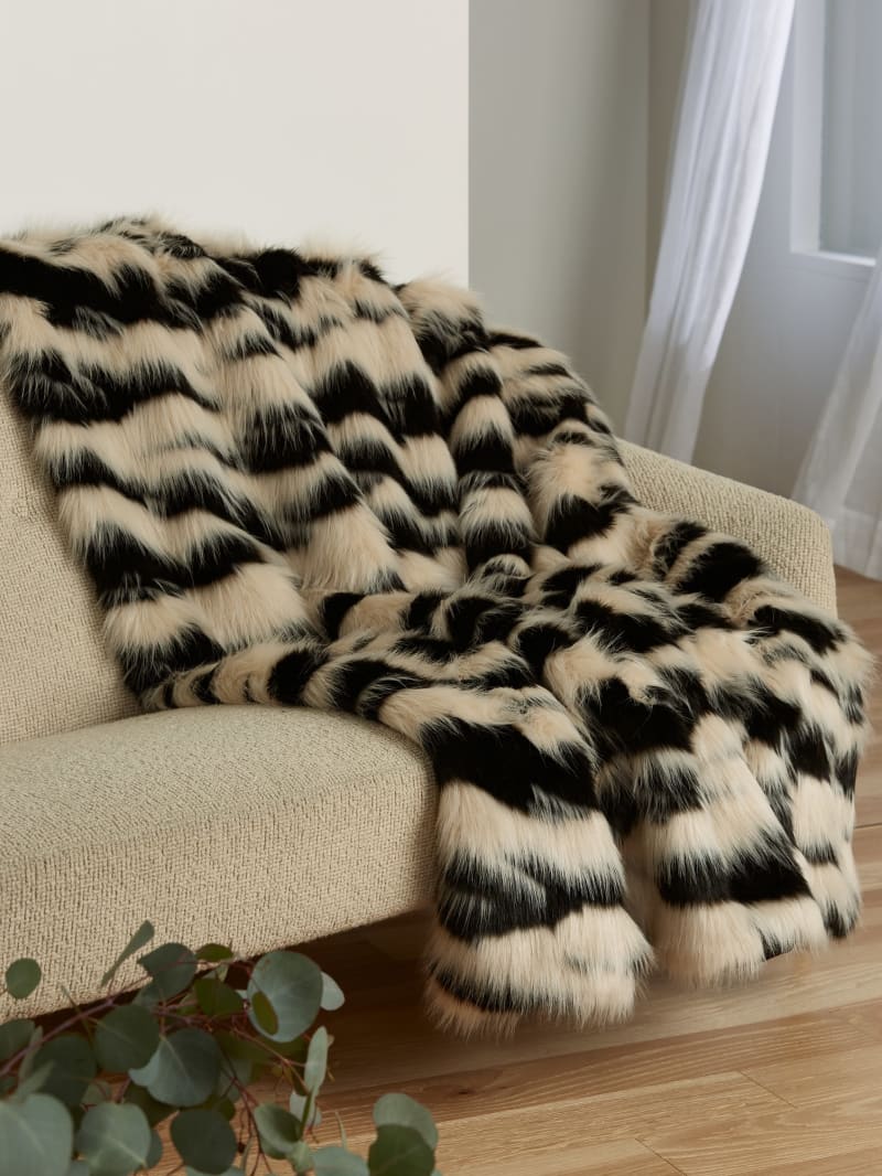 FauxFur Blanket GUESS