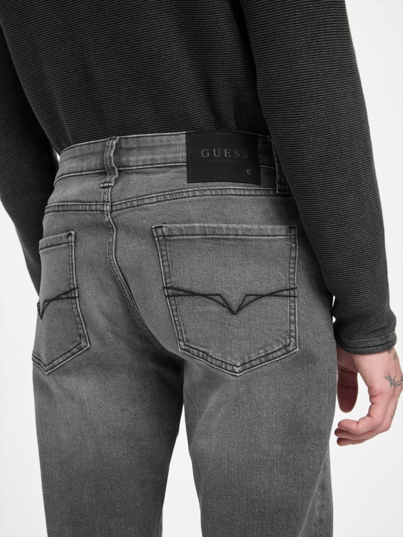 デニム・ジーパン   Here Gray 90s Straight Fit Gray Denim J223748 1 Delmar Slim Straight Jeans | GUESS Factory
